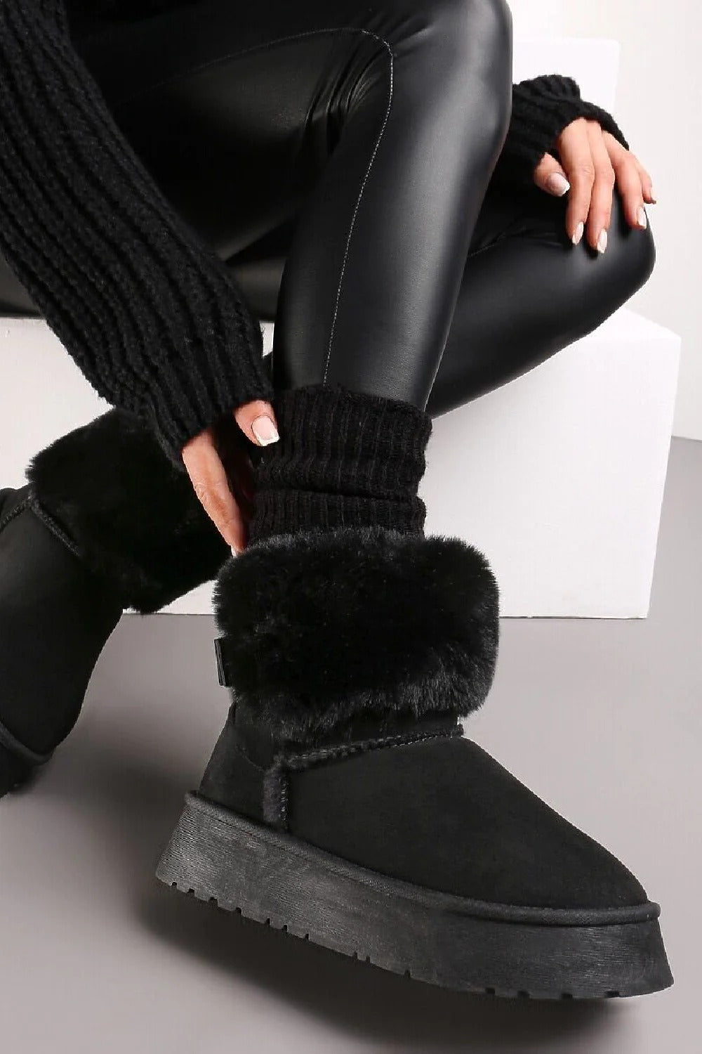 Black Bow Back Faux Fur Lined Snugg Boots